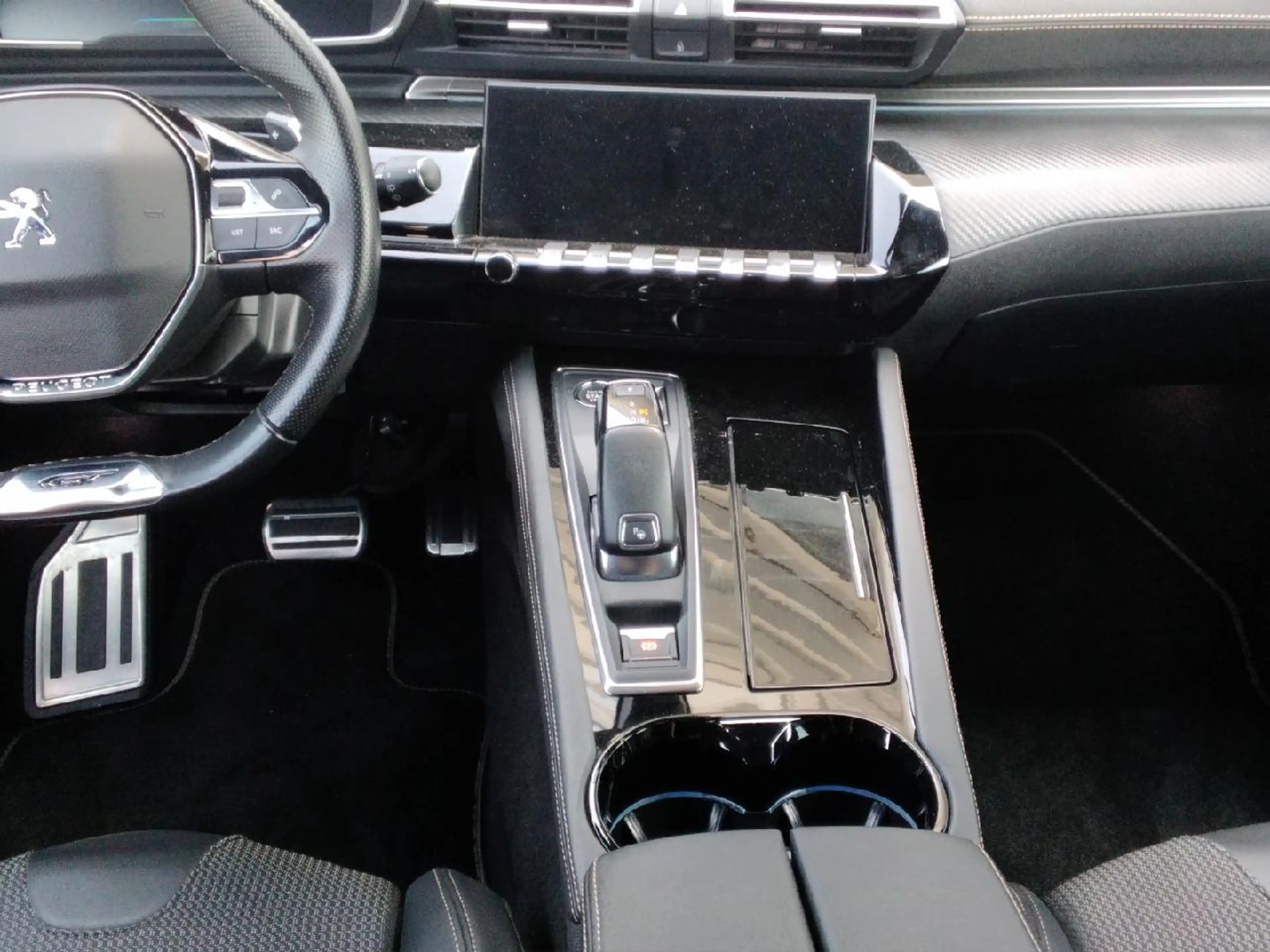 Peugeot 508 Hybrid 225 GT — photo 14
