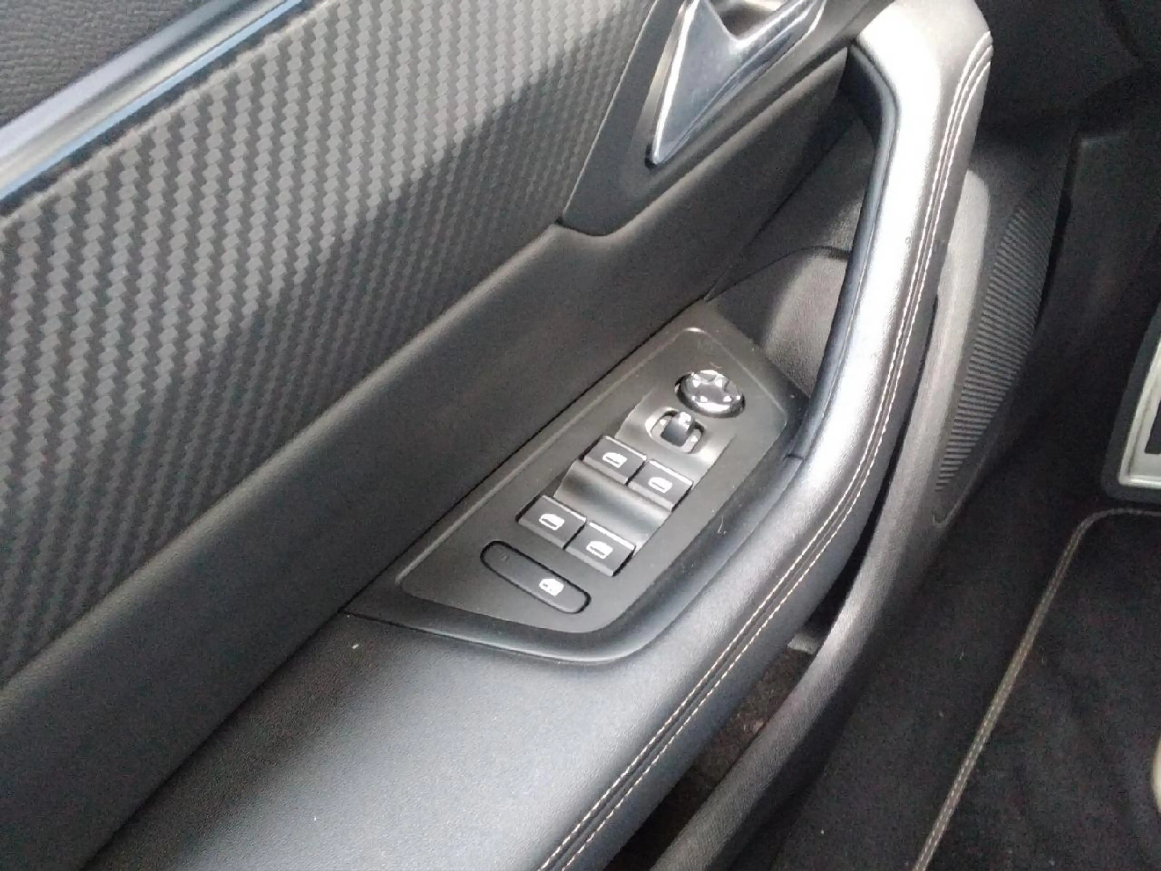 Peugeot 508 Hybrid 225 GT — photo 12