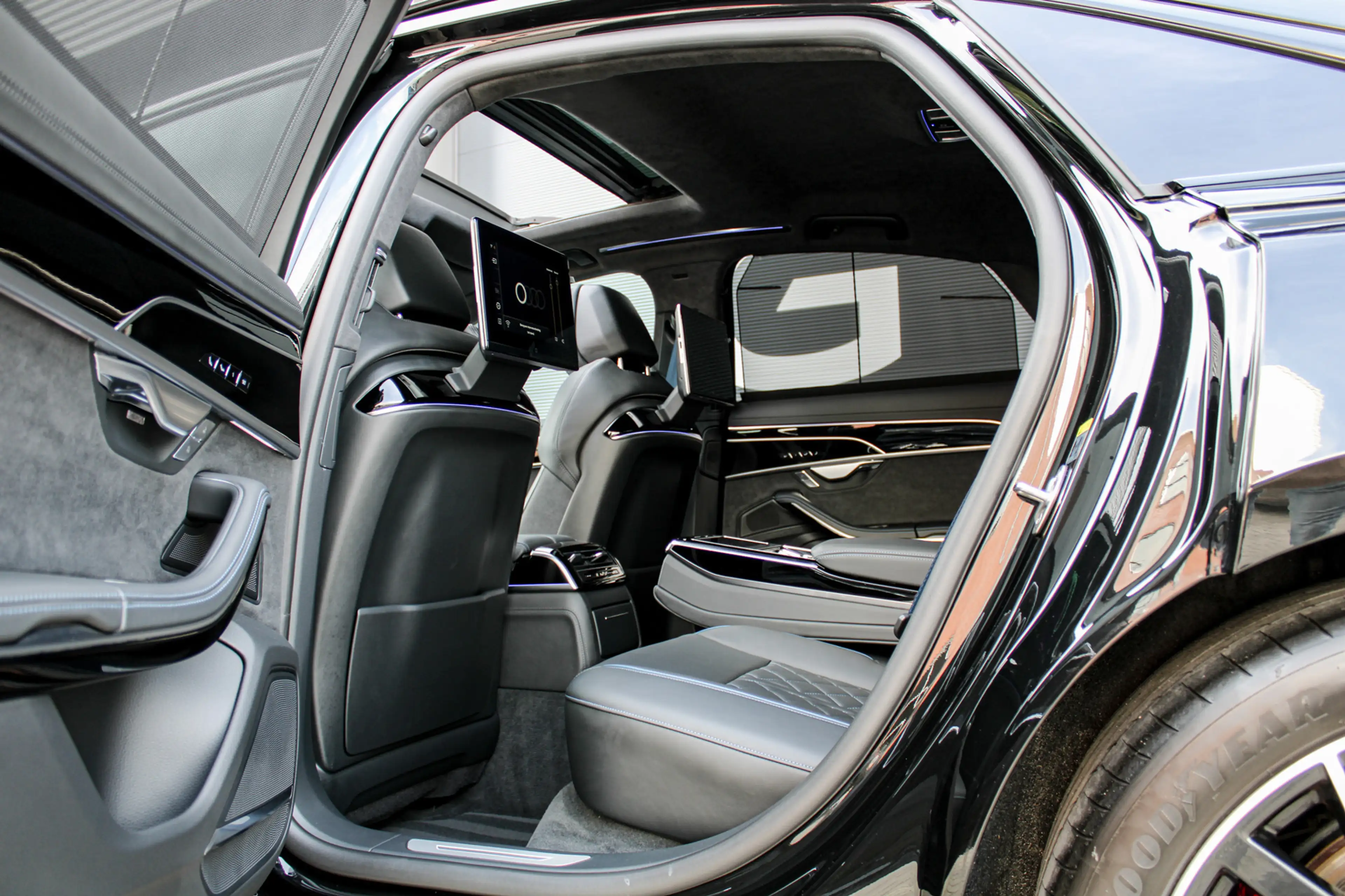 Audi A8 60 TFSI e quattro | Audi Exclusive | B&O | 4-wiel — photo 16