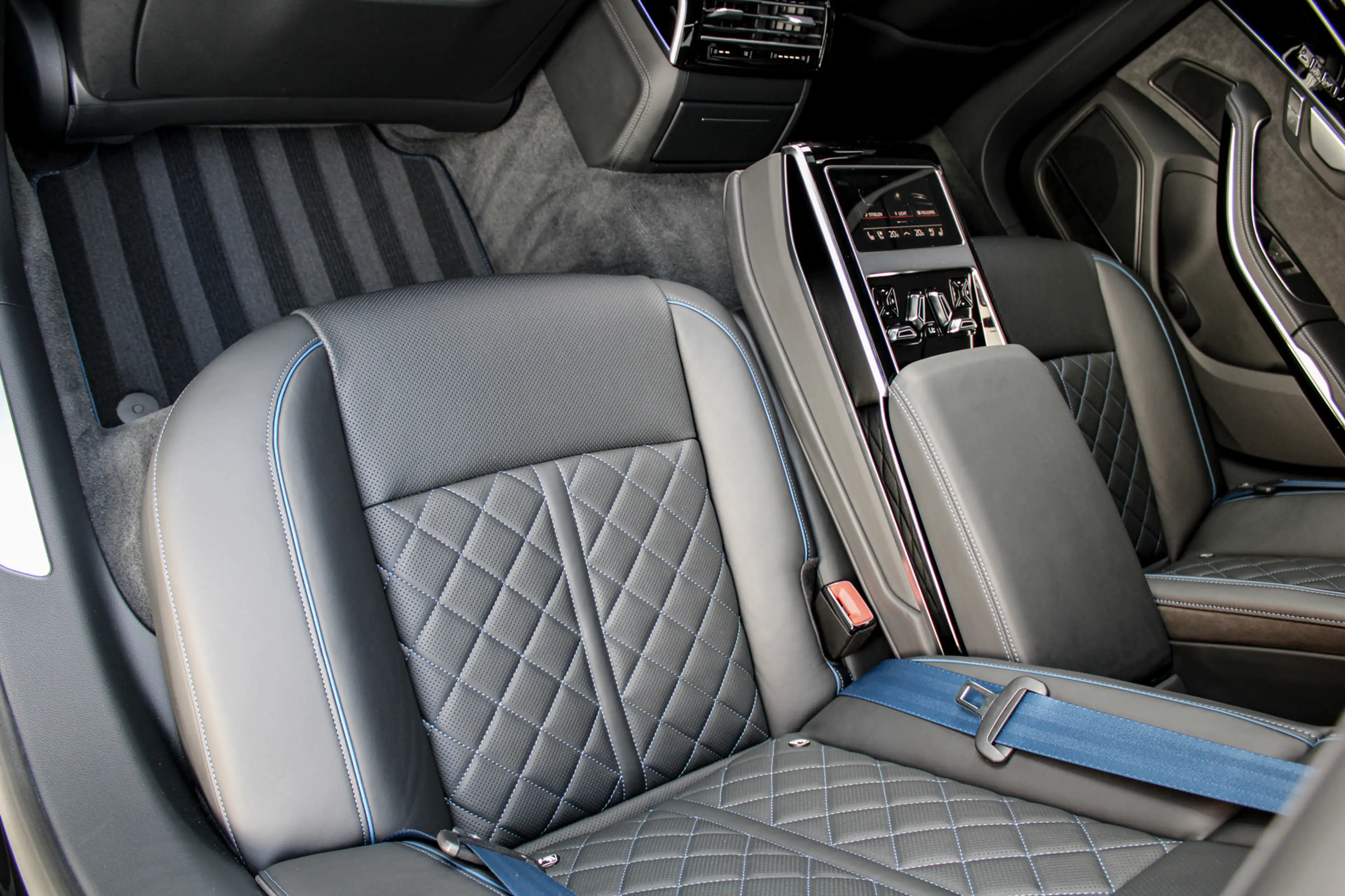 Audi A8 60 TFSI e quattro | Audi Exclusive | B&O | 4-wiel — photo 17