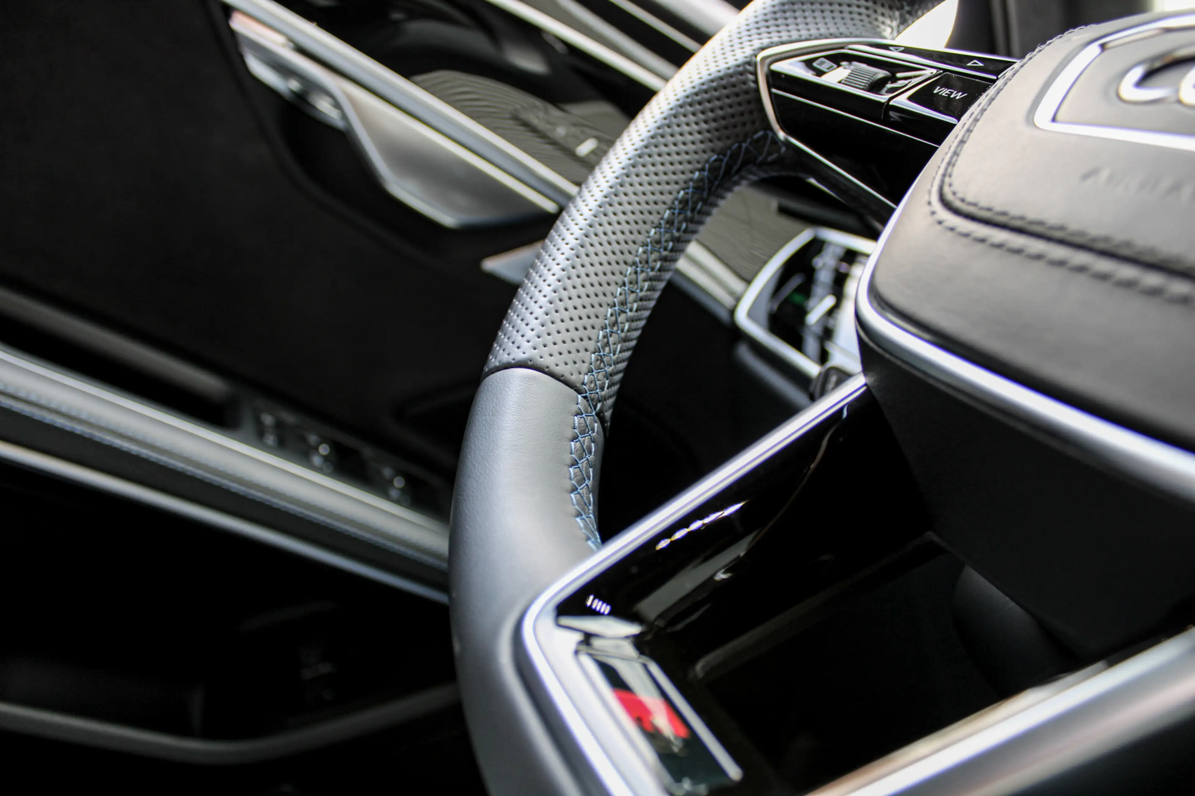 Audi A8 60 TFSI e quattro | Audi Exclusive | B&O | 4-wiel — photo 27