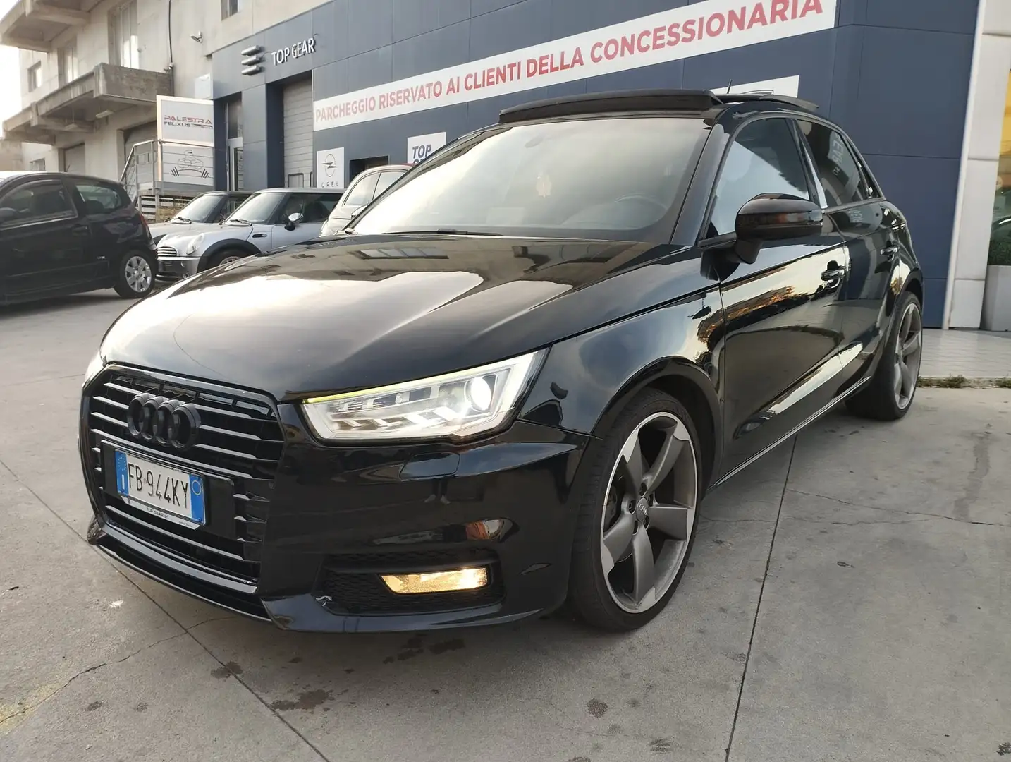 Audi A1 A1 Sportback S-line 1.6 tdi s-tronic Noir - 1