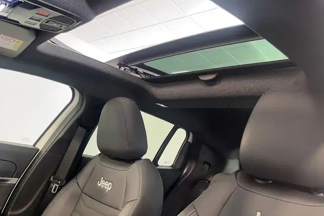 Jeep Avenger view 18