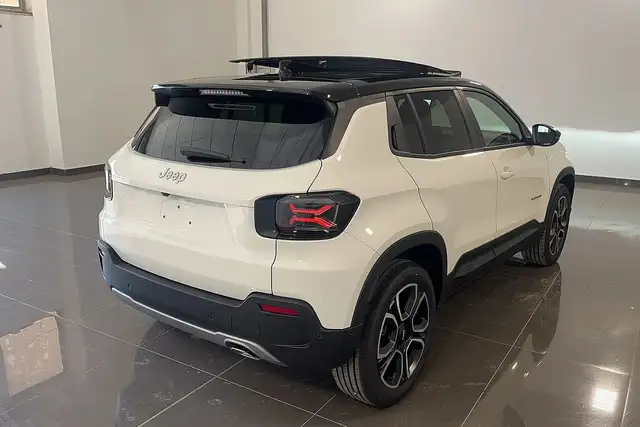 Jeep Avenger view 4