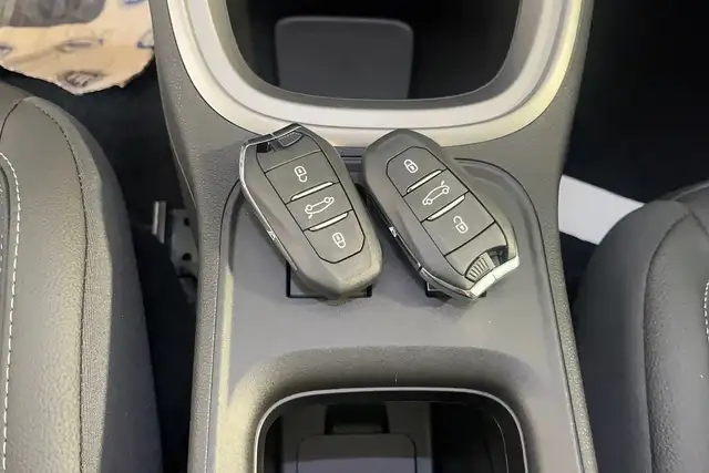 Jeep Avenger view 21