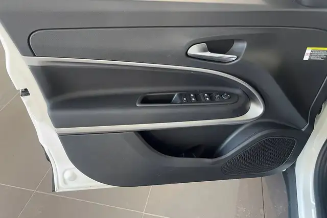 Jeep Avenger view 11