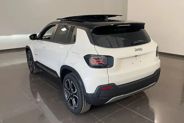 Jeep Avenger view 2