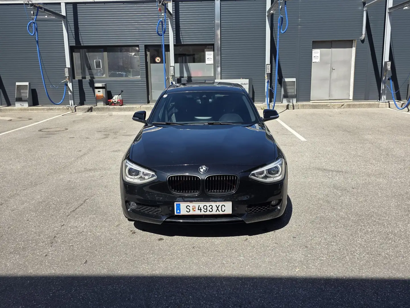 BMW 120 120d xDrive Schwarz - 1