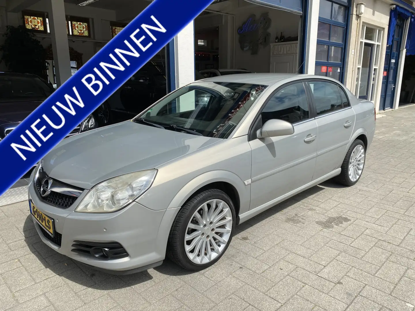 Opel Vectra 2.2-16V Essentia AUTOMAAT/AIRCO/NW APK Gris - 1