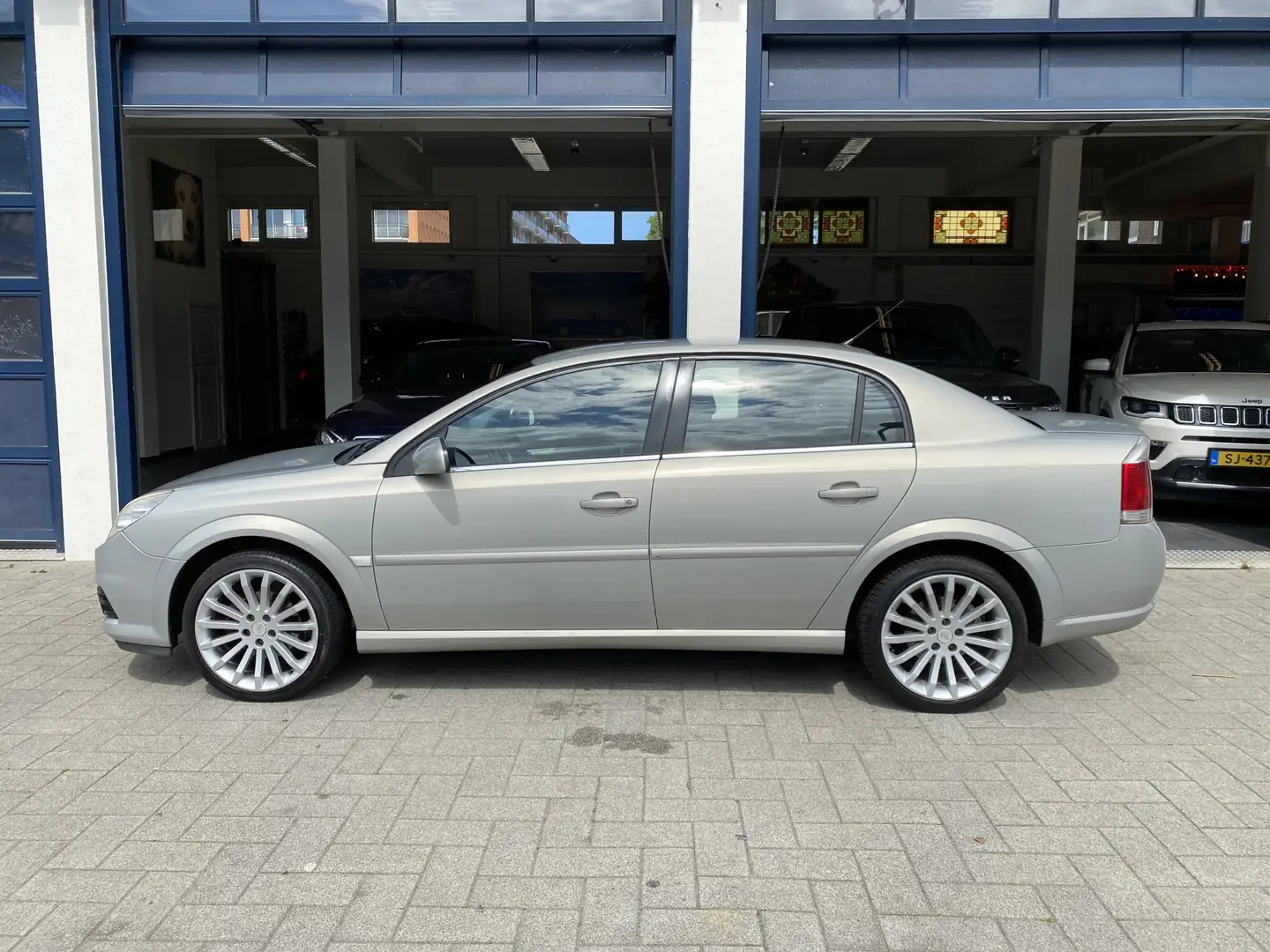 Opel Vectra 2.2-16V Essentia AUTOMAAT/AIRCO/NW APK Gris - 2