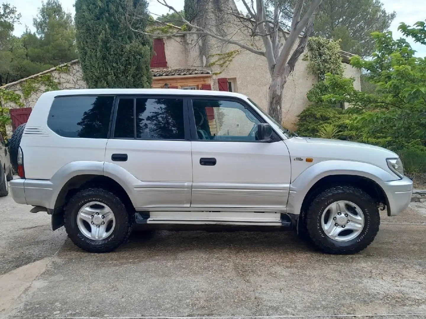 Toyota Land Cruiser - 1