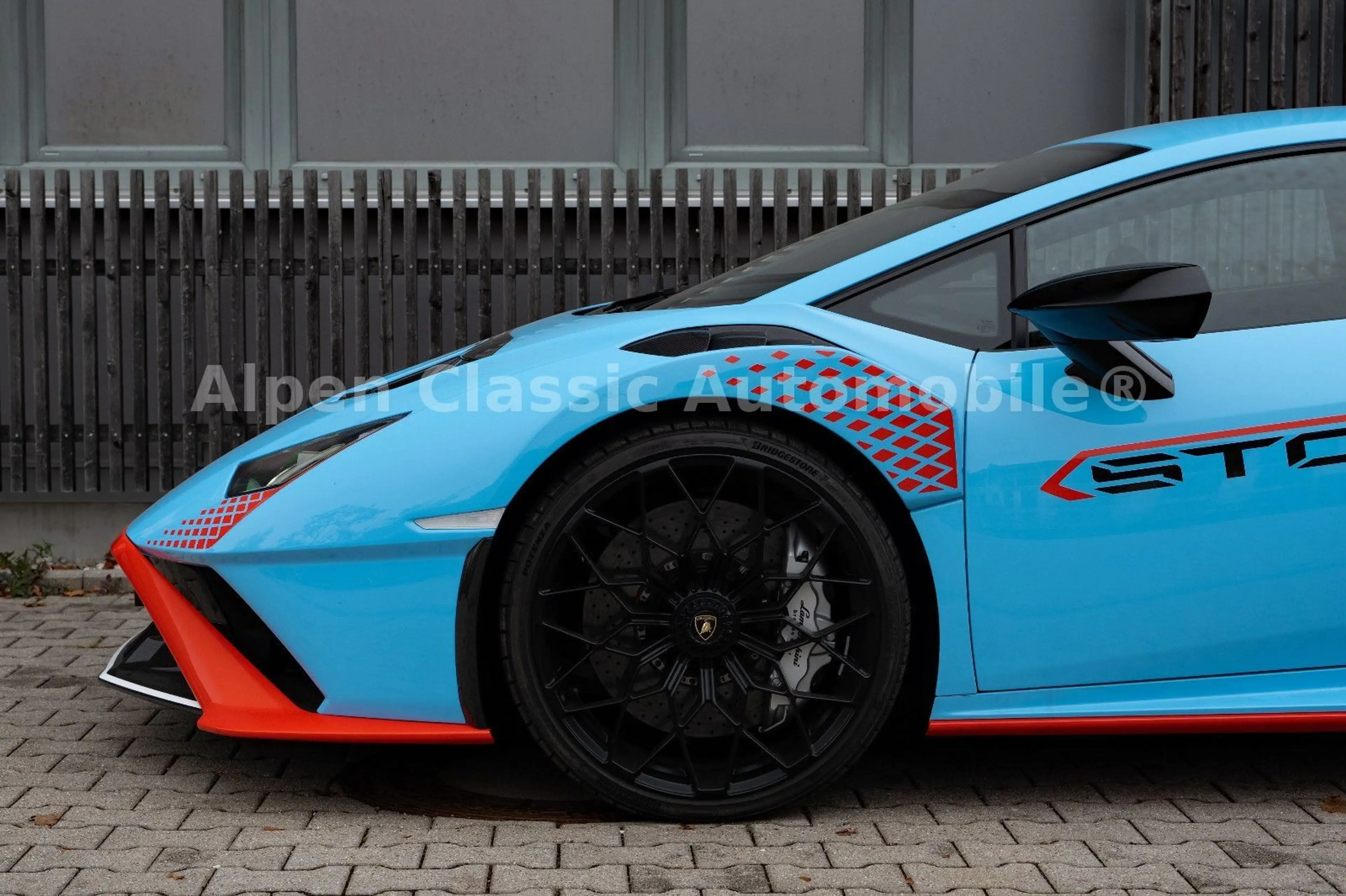 Lamborghini Huracán STO On Stock, Lift, CarPlay — photo 3