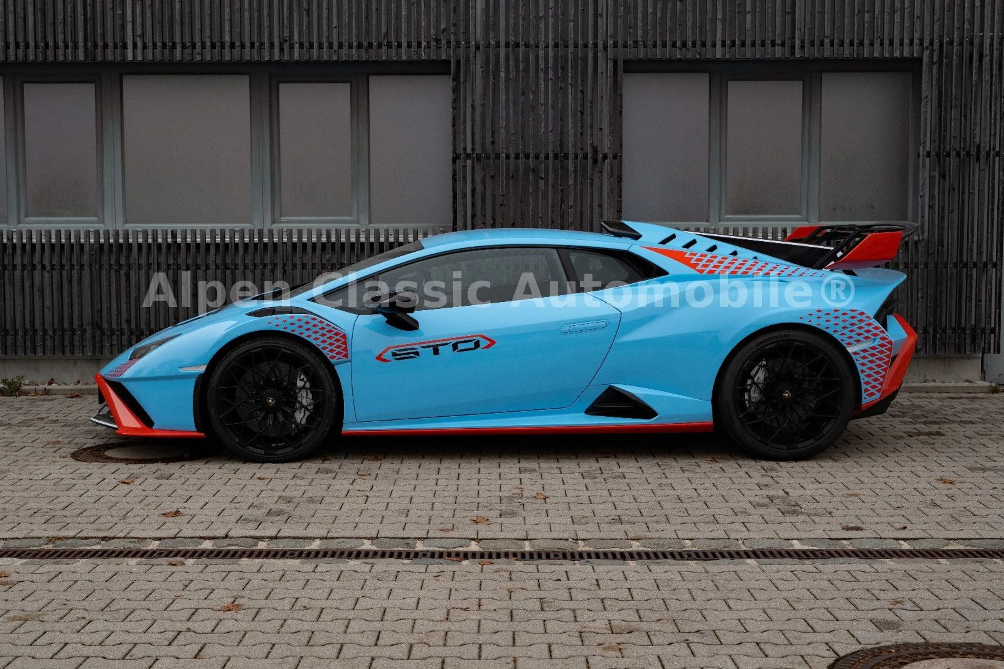 Lamborghini Huracán STO On Stock, Lift, CarPlay — photo 10