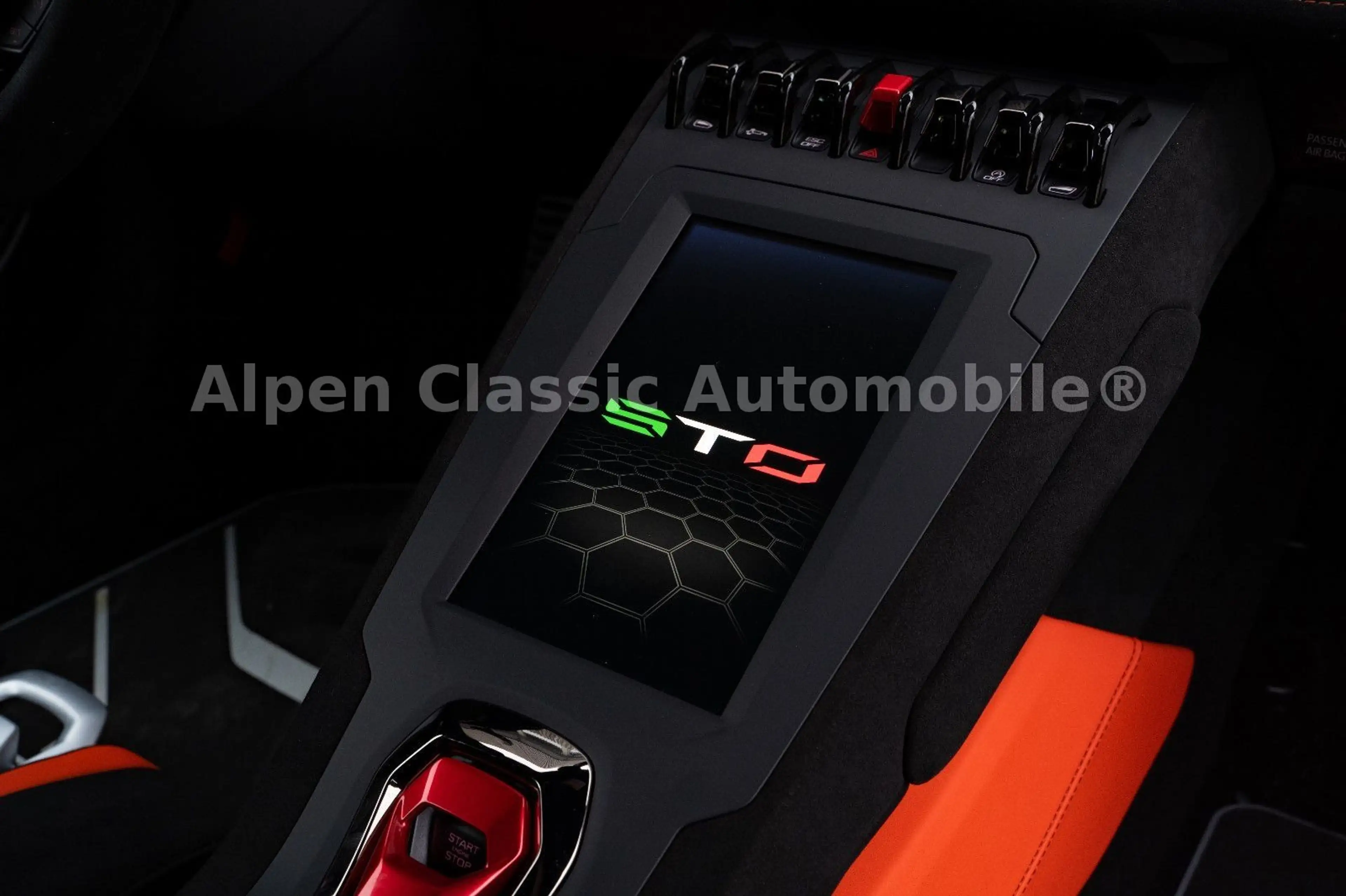 Lamborghini Huracán STO On Stock, Lift, CarPlay — photo 8