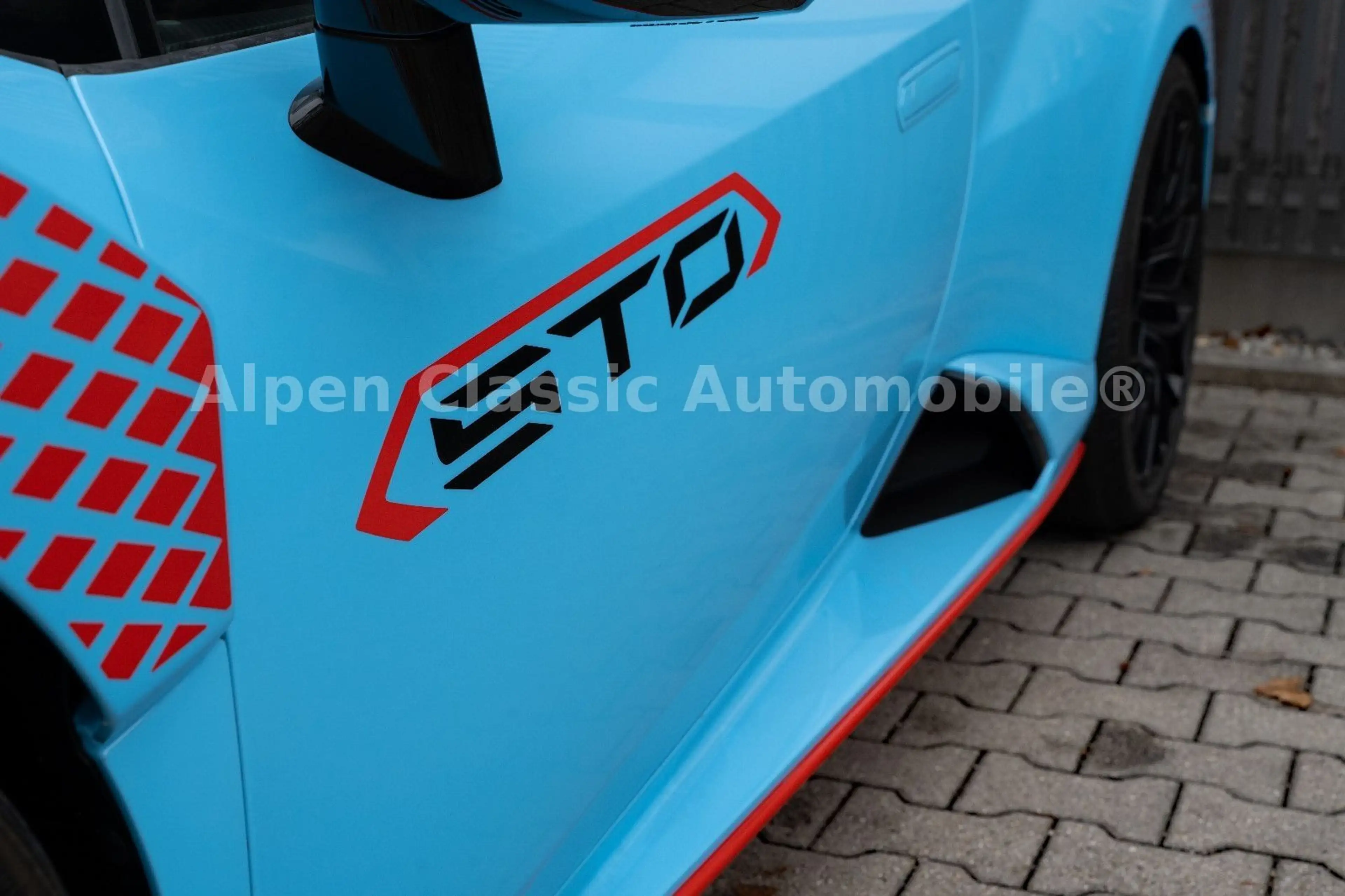 Lamborghini Huracán STO On Stock, Lift, CarPlay — photo 12