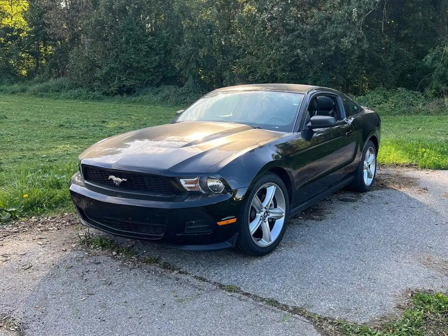 Ford Mustang 3.7 V6 Coupe Schwarz - 1