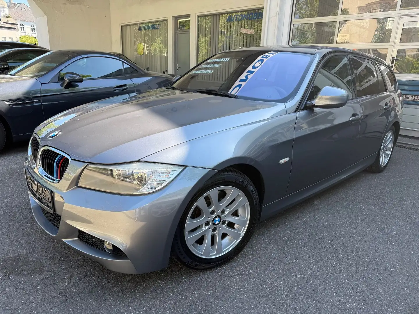 BMW 320 d T, AHK, Klima, Sport-M-Paket Šedá - 1