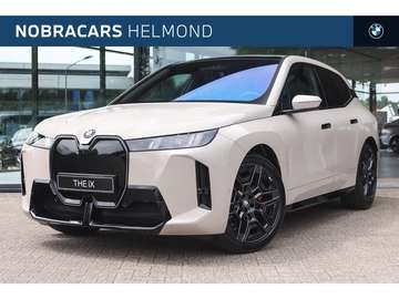 xDrive45 M Sport / Panoramadak Sky Lounge / Trekha