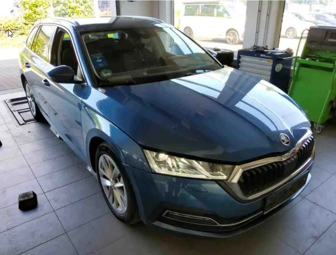 Skoda Octavia Combi 2.0 TDI DSG First Edition Navi Blau - 2