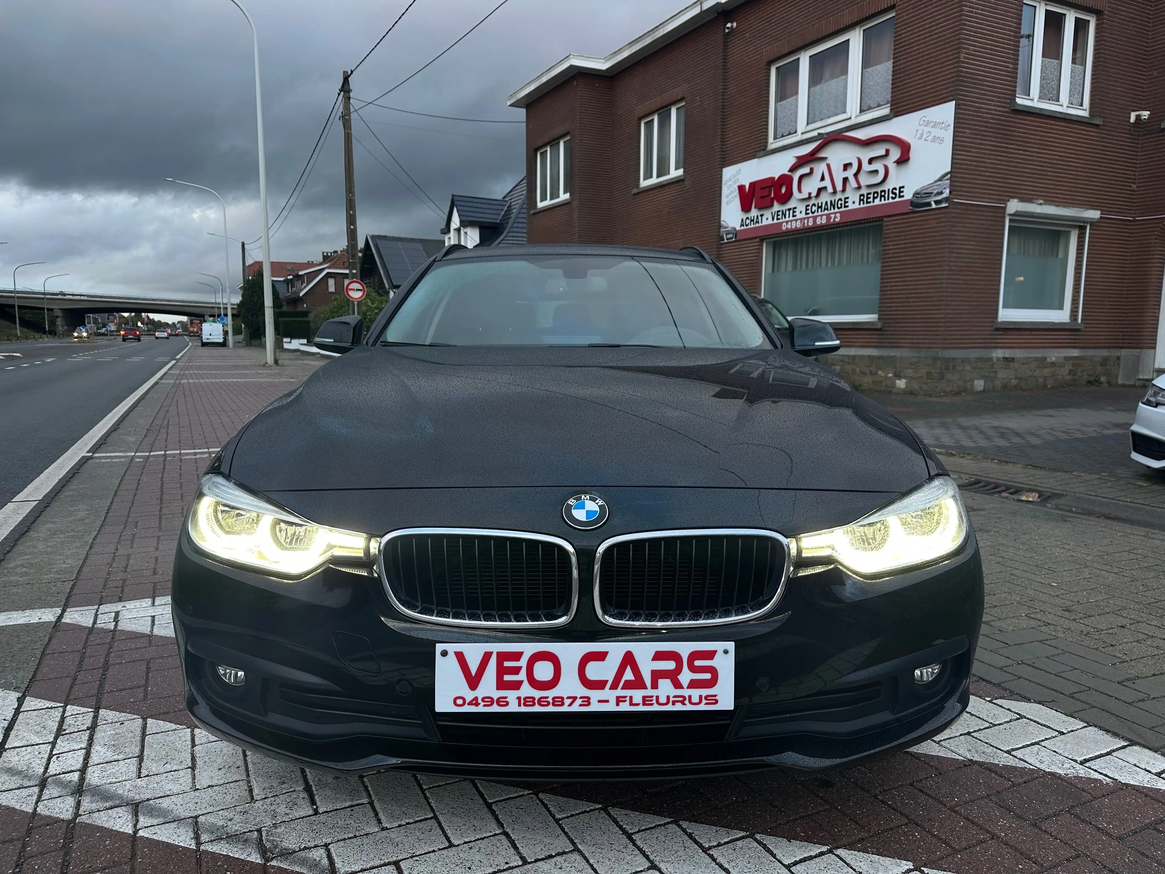 BMW 318 dA / GPS Cuir LED Capteurs Cruise Attache Rem. — photo 5