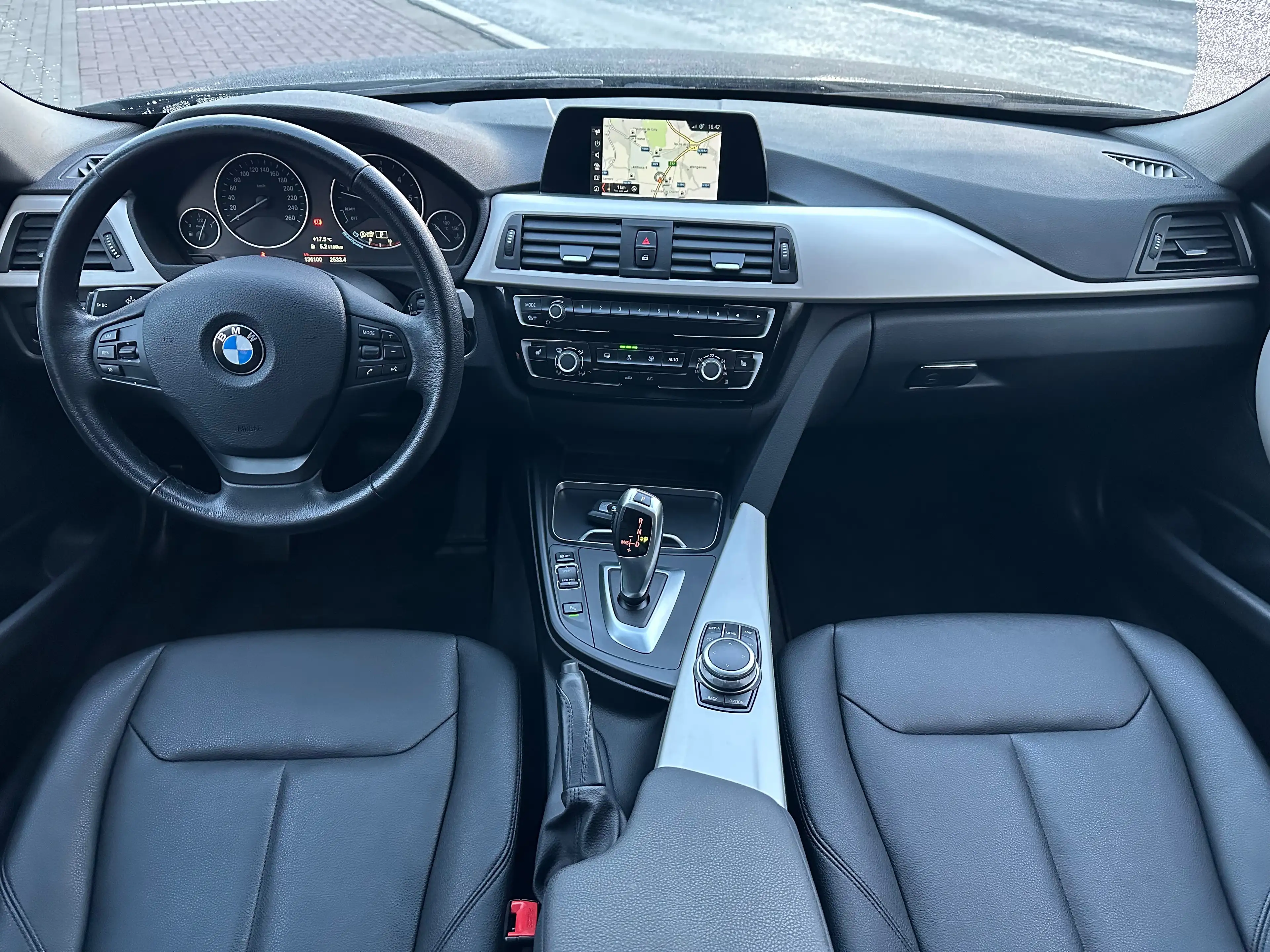 BMW 318 dA / GPS Cuir LED Capteurs Cruise Attache Rem. — photo 9
