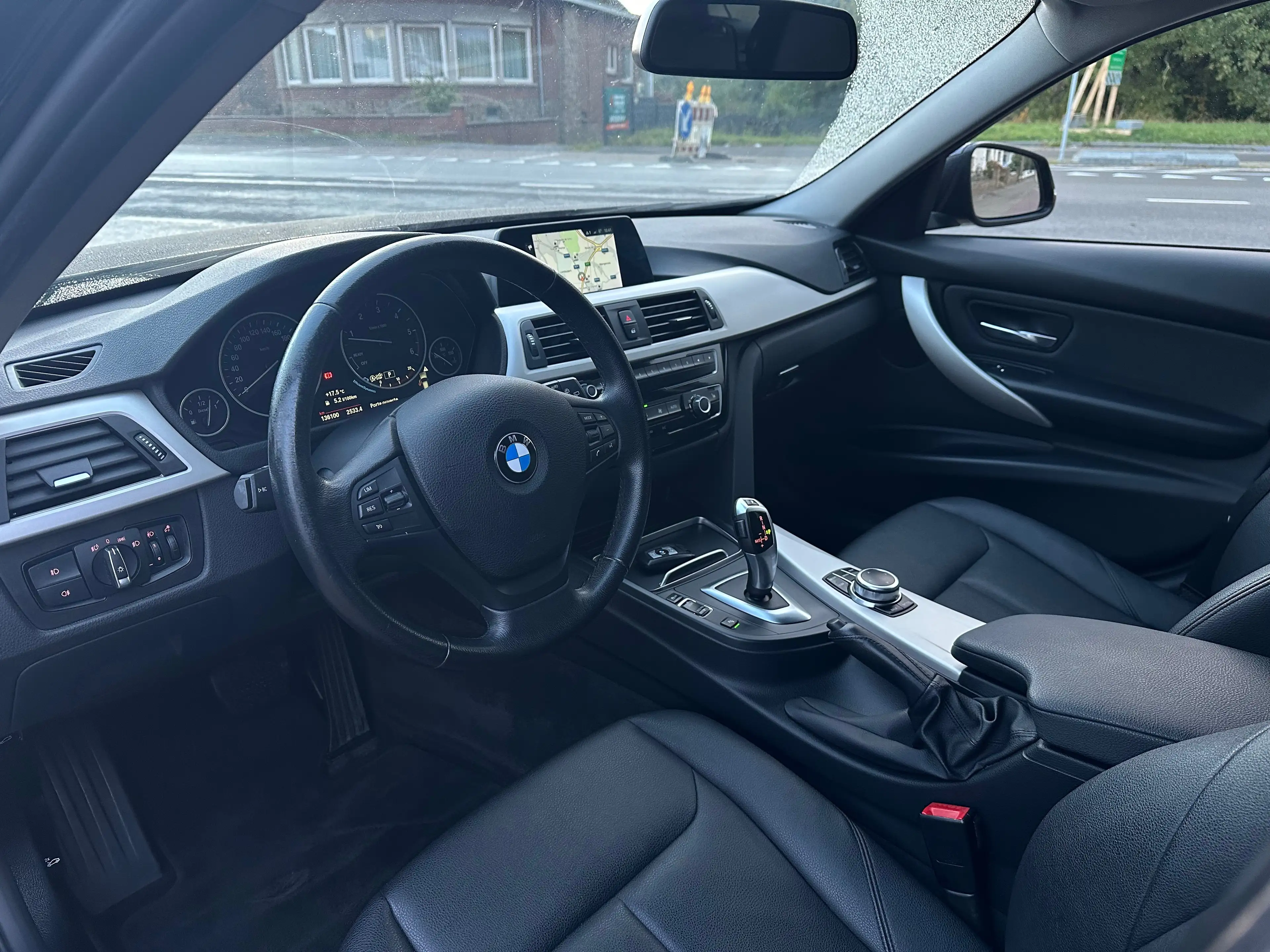BMW 318 dA / GPS Cuir LED Capteurs Cruise Attache Rem. — photo 7