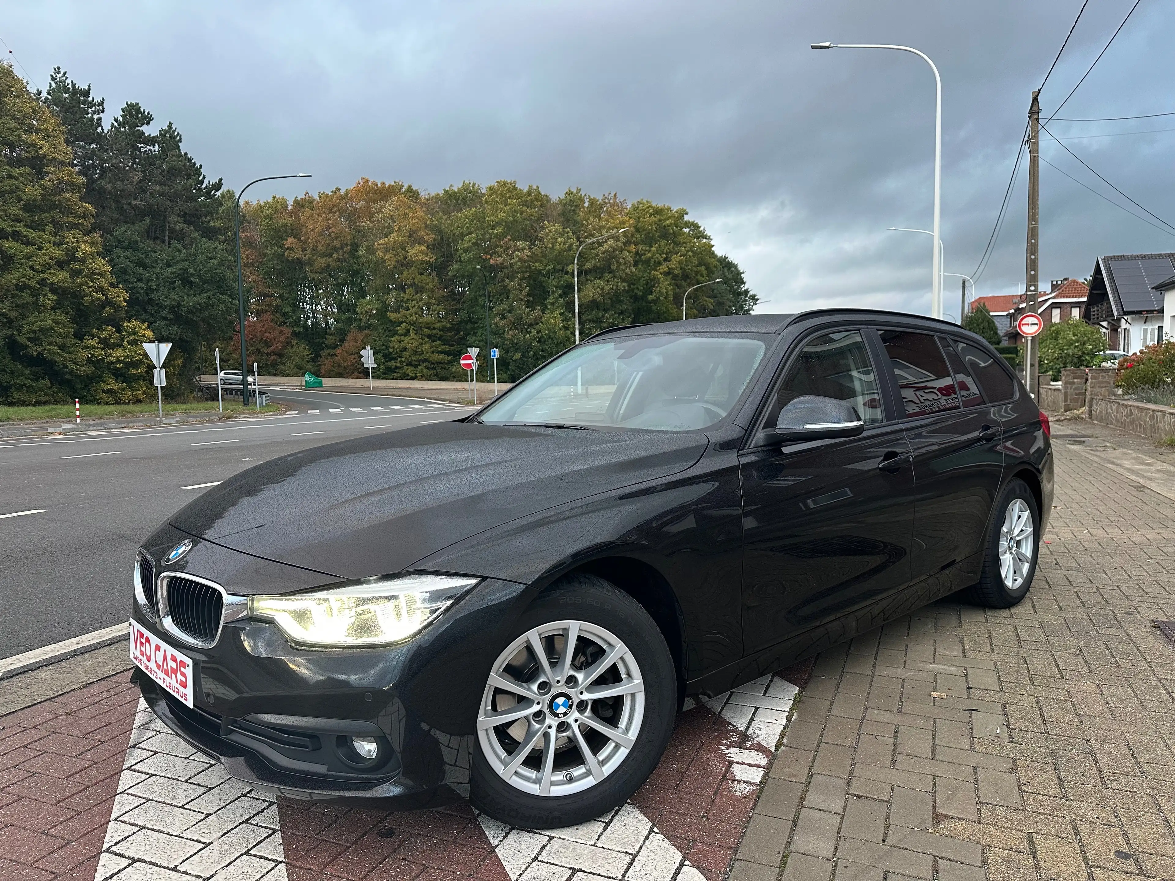 BMW 318 dA / GPS Cuir LED Capteurs Cruise Attache Rem. — photo 2