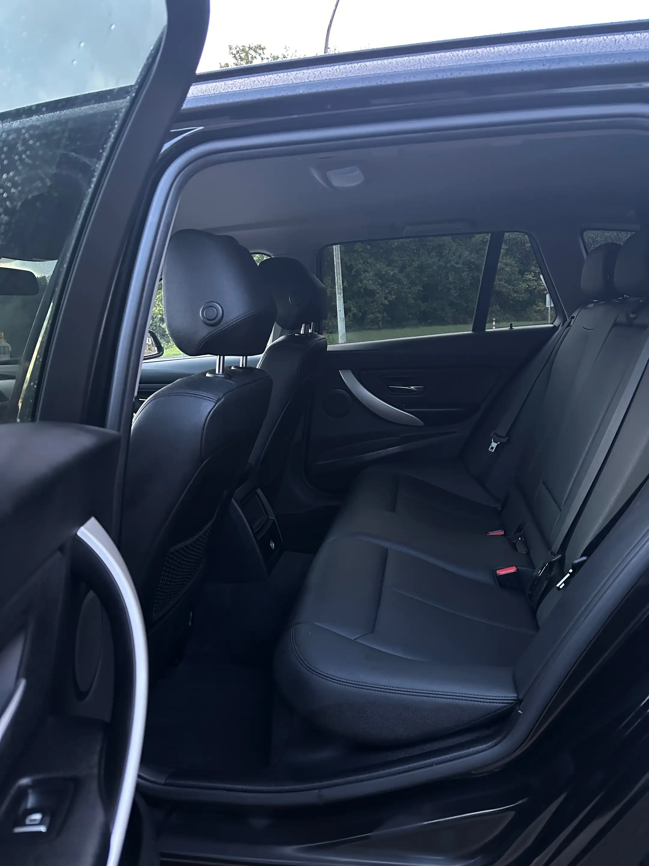 BMW 318 dA / GPS Cuir LED Capteurs Cruise Attache Rem. — photo 15