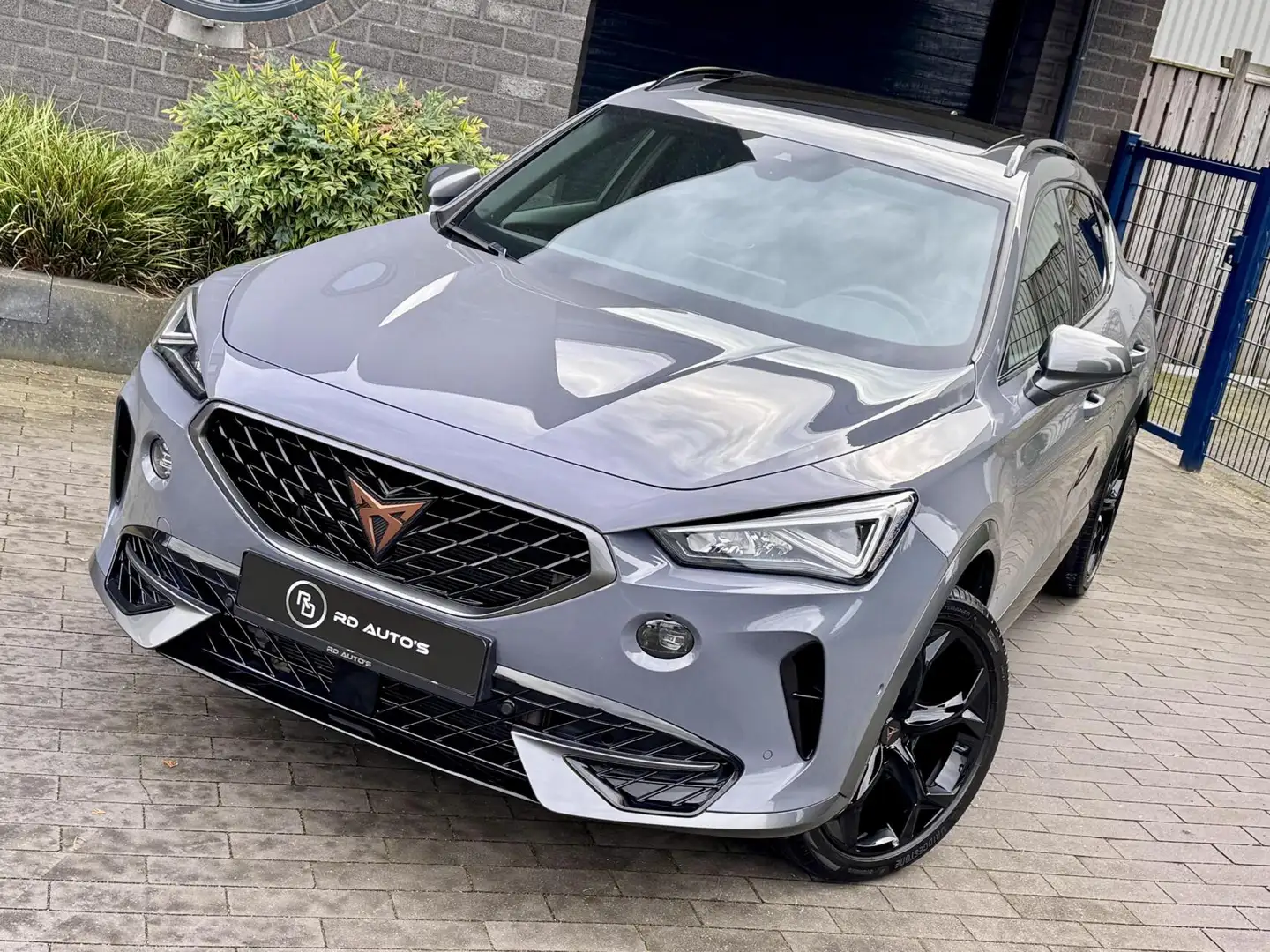 CUPRA Formentor 2.0 TSI 4DRIVE Pano Beats Carplay Trekhaak Gris - 2