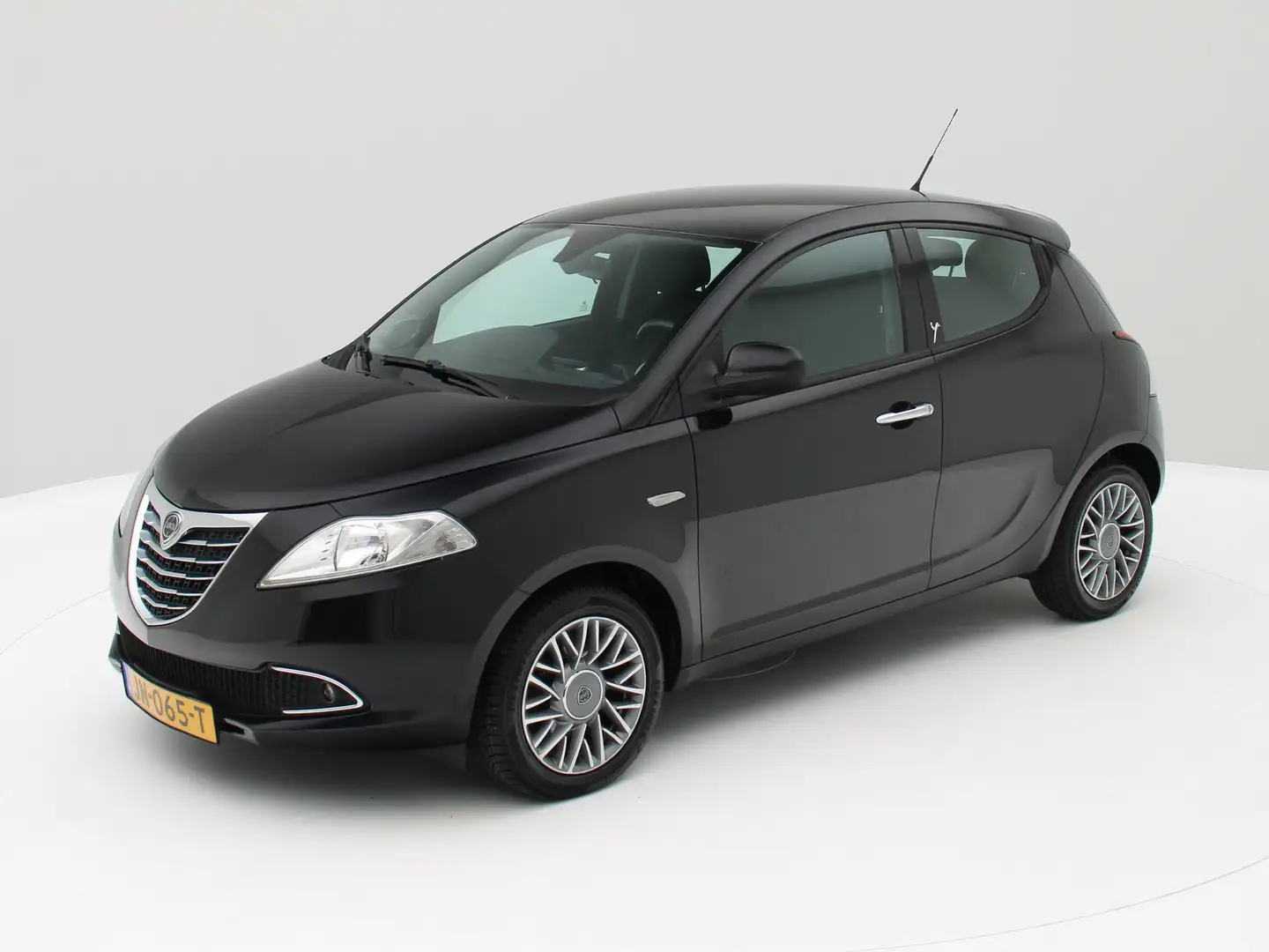 Lancia Ypsilon 1.2 Platinum Zwart - 1