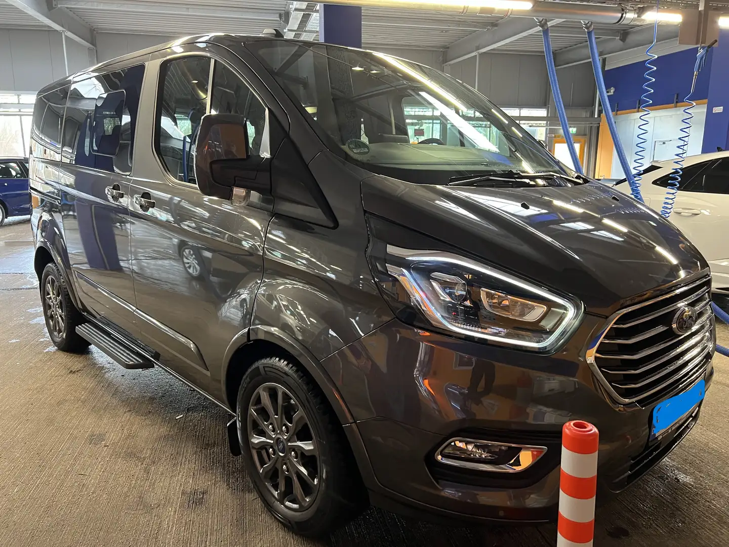 Ford Tourneo Custom Tourneo Custom 320 L1H1 VA Autm. Titanium X Grau - 2