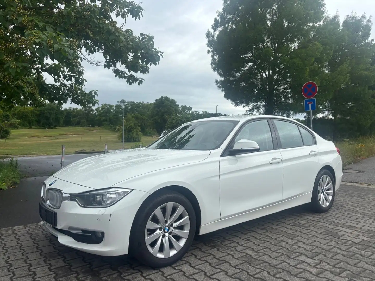 BMW 320 d AUTOMATIK*BI-XENON*NAVI*PDC*KLIMA*TEMP*SHZ Blanc - 1
