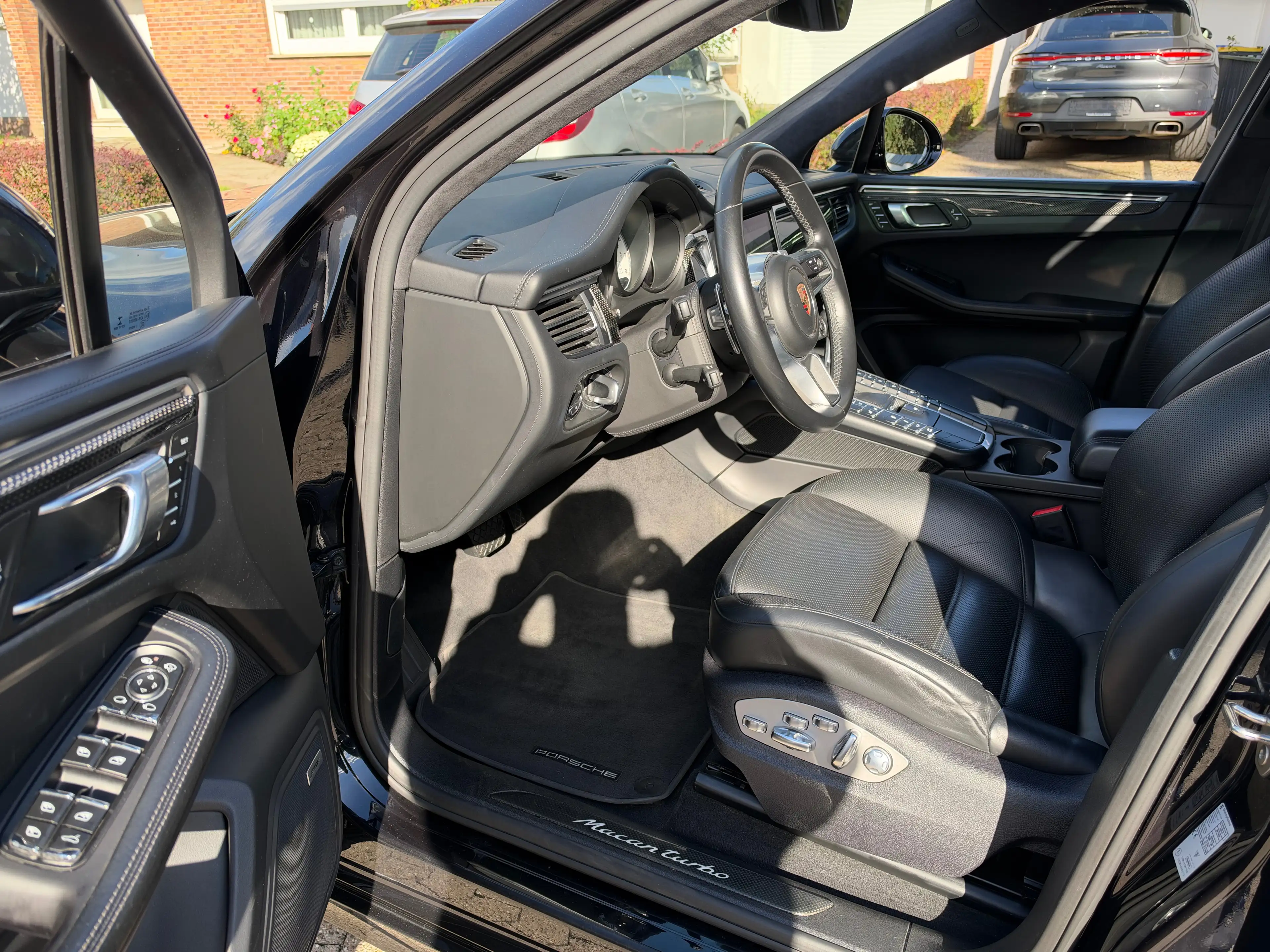 Porsche Macan Turbo PANORAMA LUFT CHRONO BOSE APPROVED 02/2027 — photo 12
