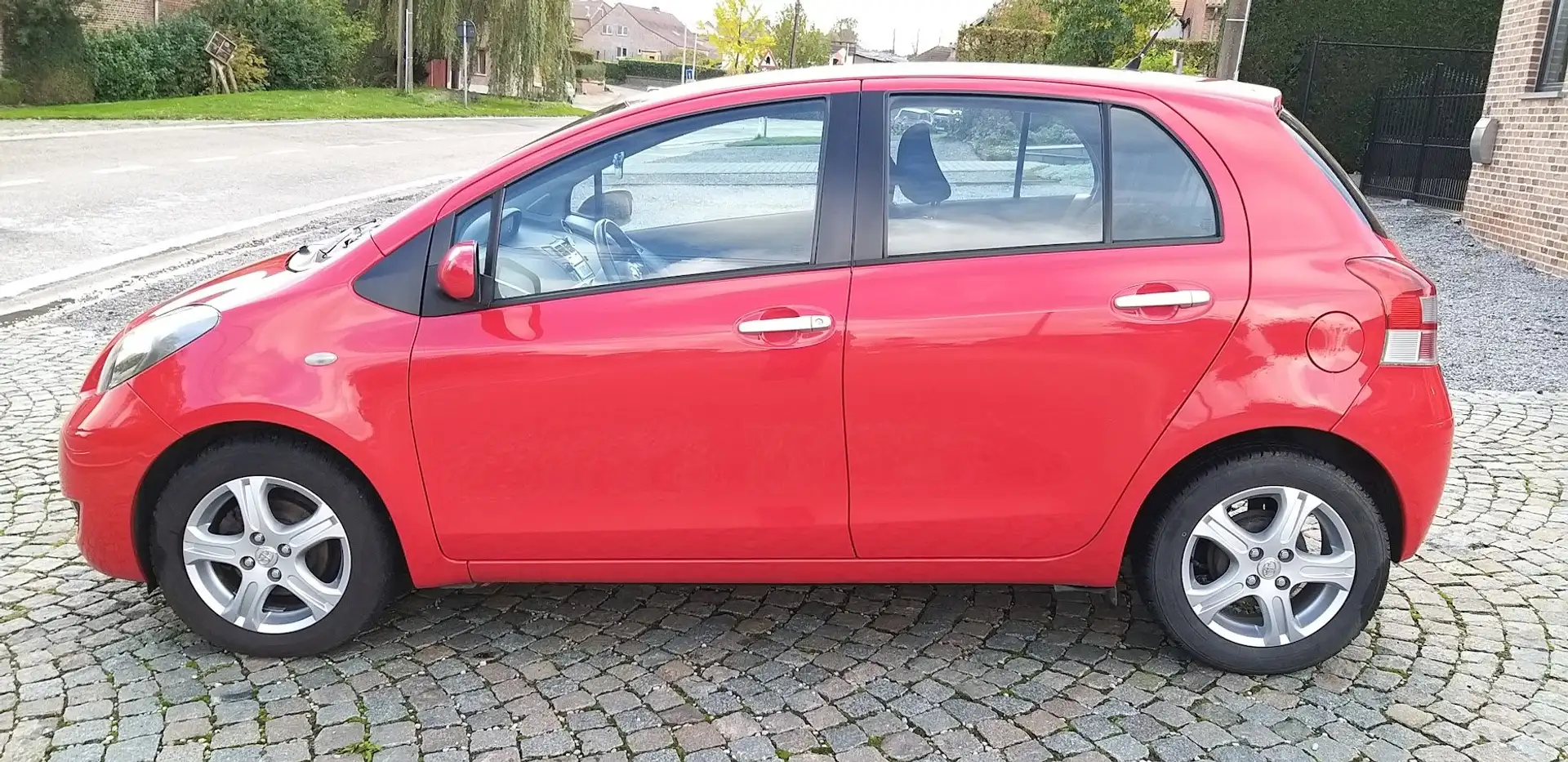 Toyota Yaris 1.4 D-4D , airco - clima Rouge - 2