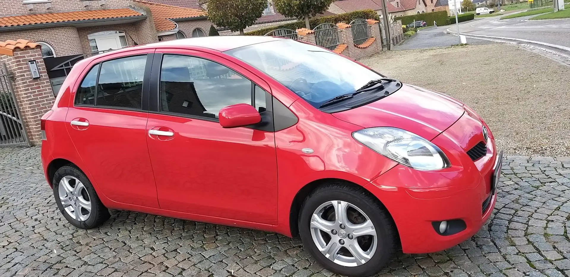 Toyota Yaris 1.4 D-4D , airco - clima Rouge - 1