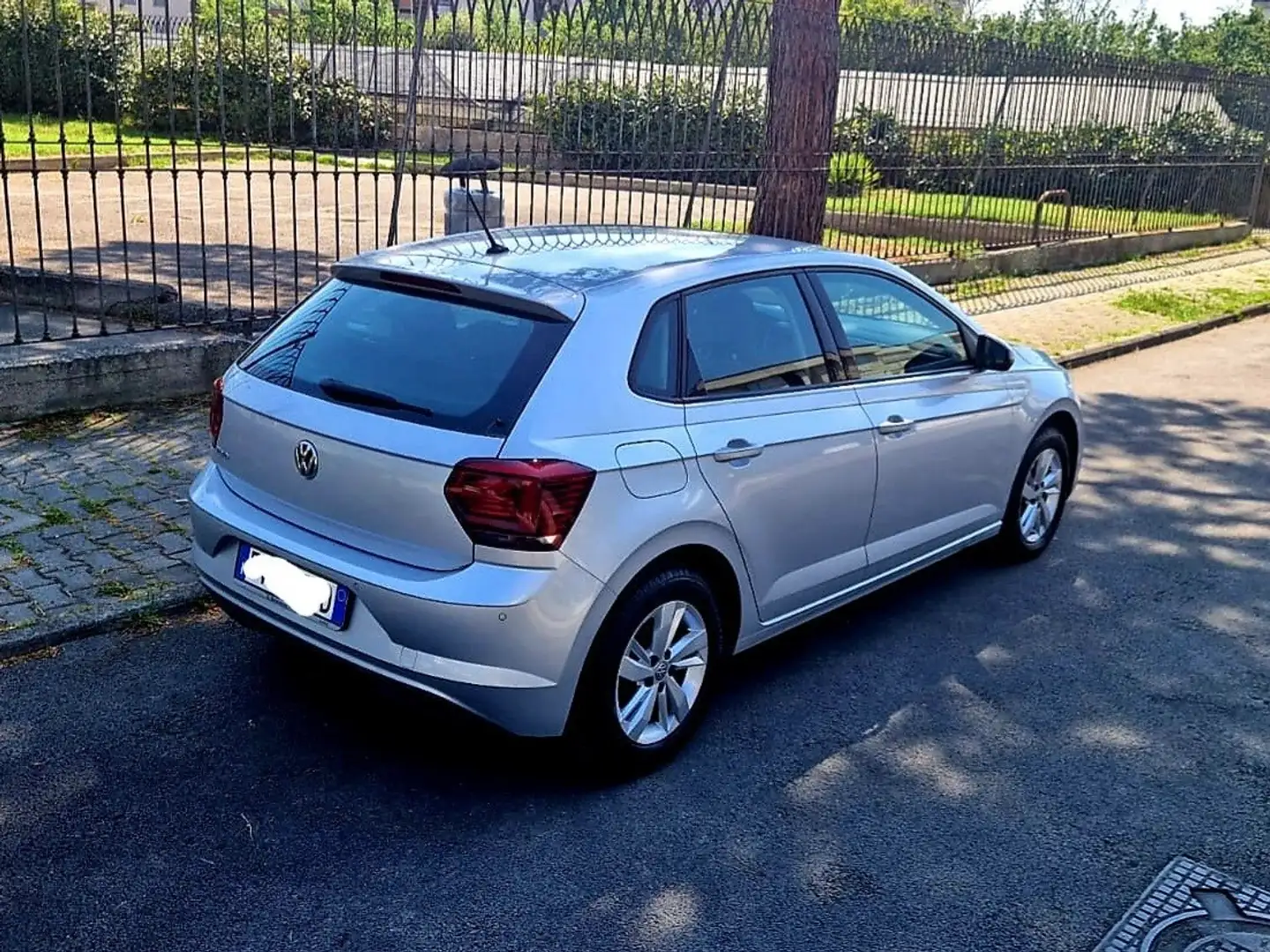 Volkswagen Polo 5p 1.6 tdi Comfortline 95cv dsg Gris - 2