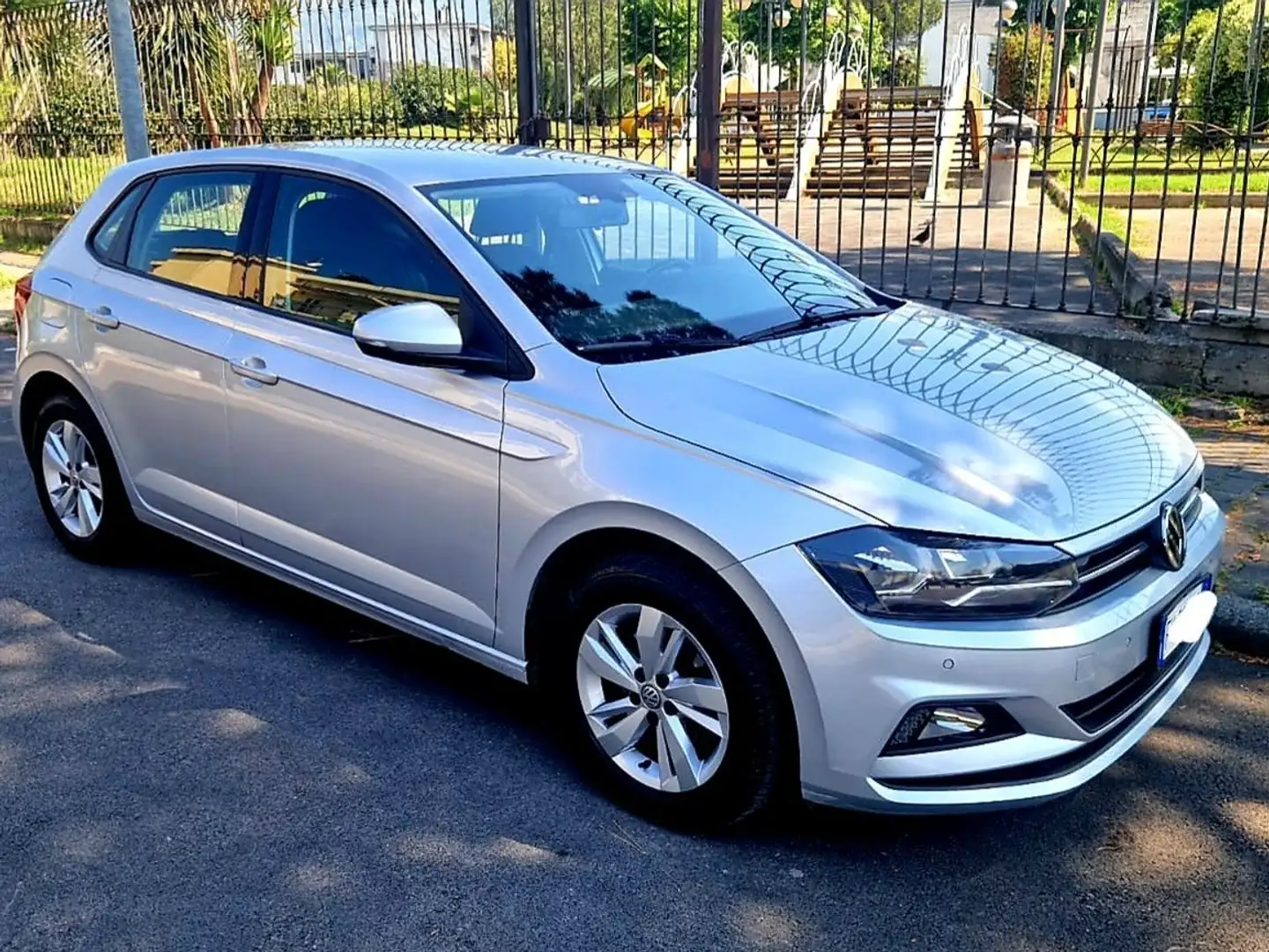 Volkswagen Polo 5p 1.6 tdi Comfortline 95cv dsg Gris - 1