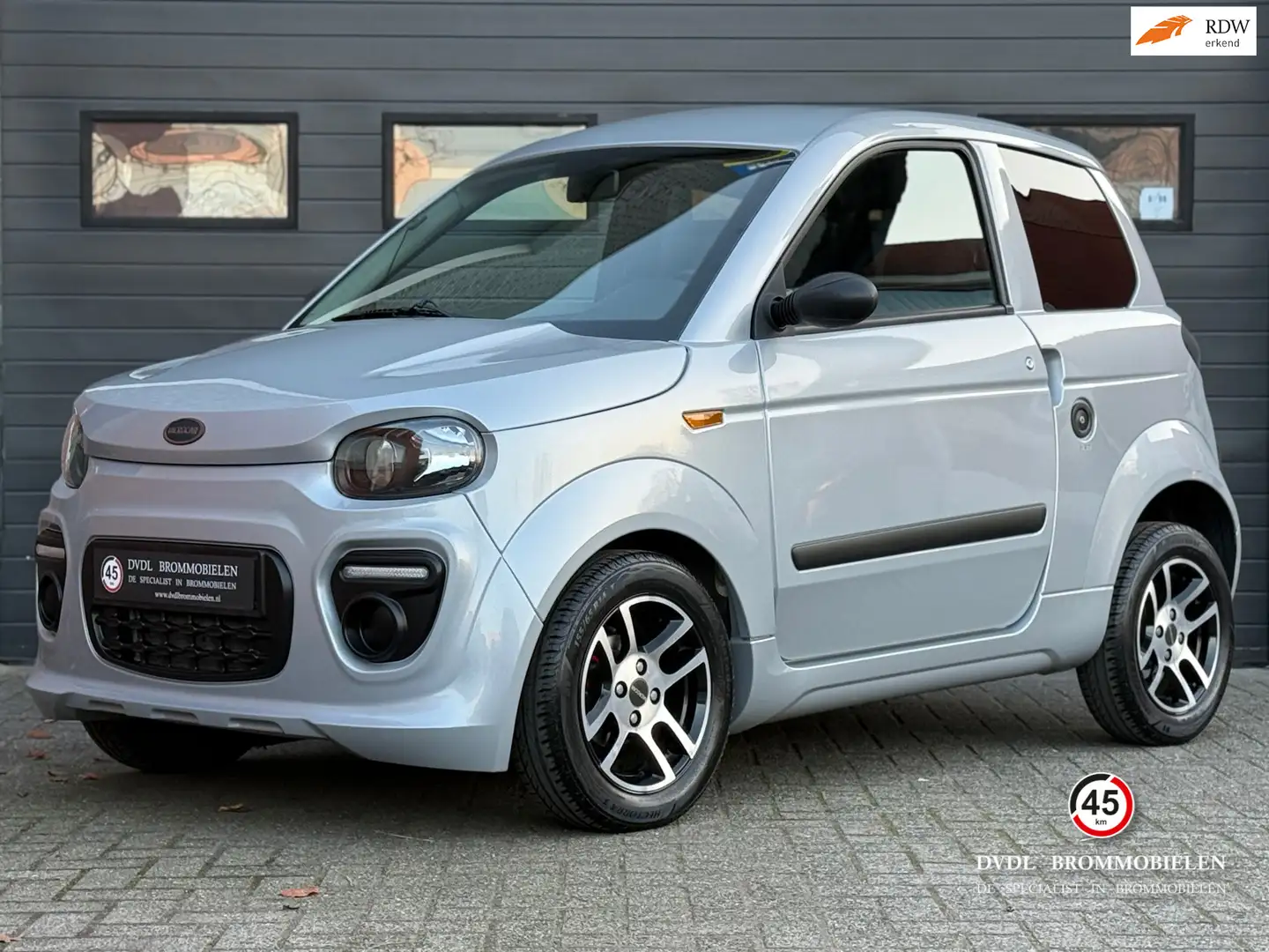 Microcar M.Go Must DCI Brommobiel AIRCO 2020 1eig 22dkm ZGAN Silber - 1