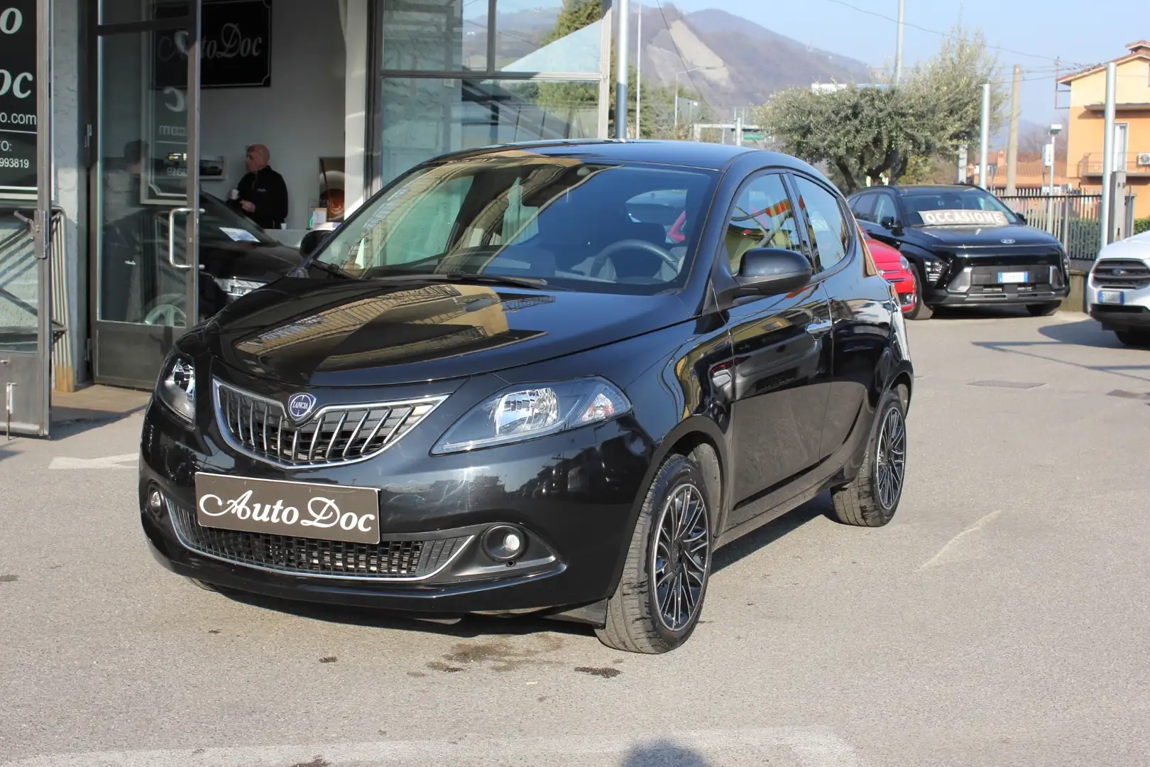 Lancia Ypsilon 1.0 FireFly 5 porte S&S Hybryd Gold Negro - 1