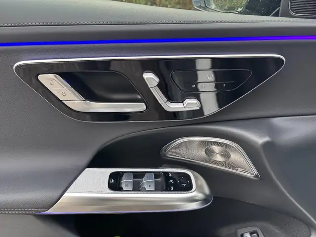 Mercedes-Benz E 300 e 4MATIC Limousine mit EQ ÖE Ansicht 6