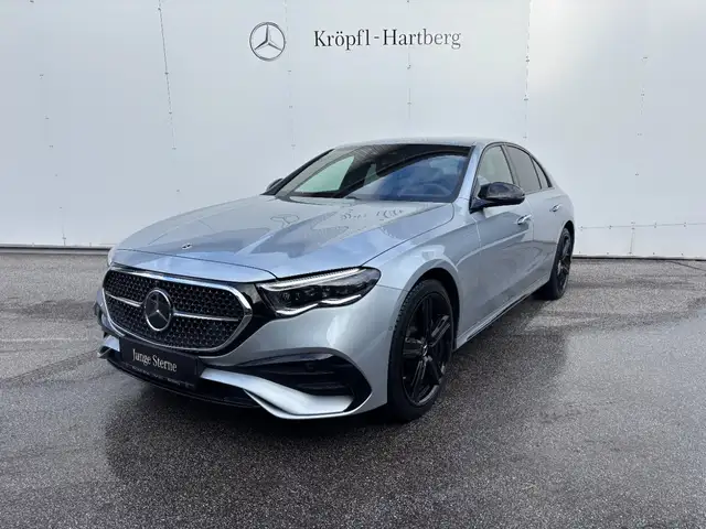 Mercedes-Benz E 300 e 4MATIC Limousine mit EQ ÖE Ansicht 2