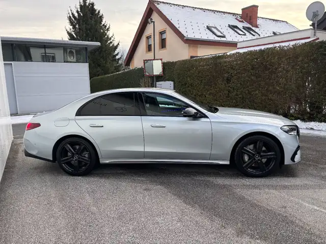 Mercedes-Benz E 300 e 4MATIC Limousine mit EQ ÖE Ansicht 4