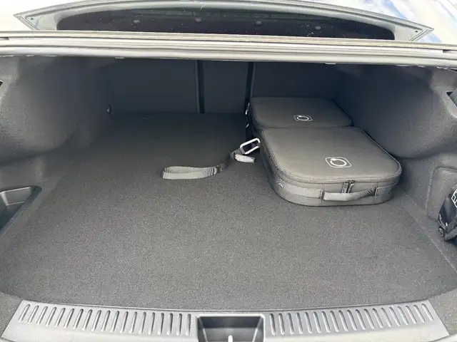 Mercedes-Benz E 300 e 4MATIC Limousine mit EQ ÖE Ansicht 14