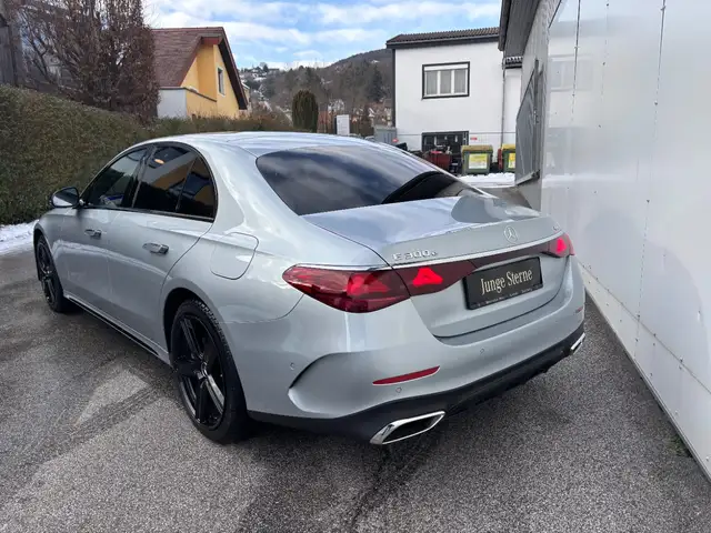 Mercedes-Benz E 300 e 4MATIC Limousine mit EQ ÖE Ansicht 5