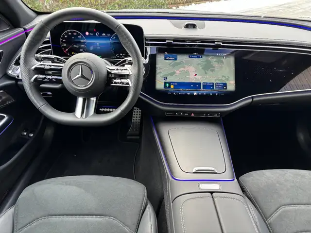 Mercedes-Benz E 300 e 4MATIC Limousine mit EQ ÖE Ansicht 10