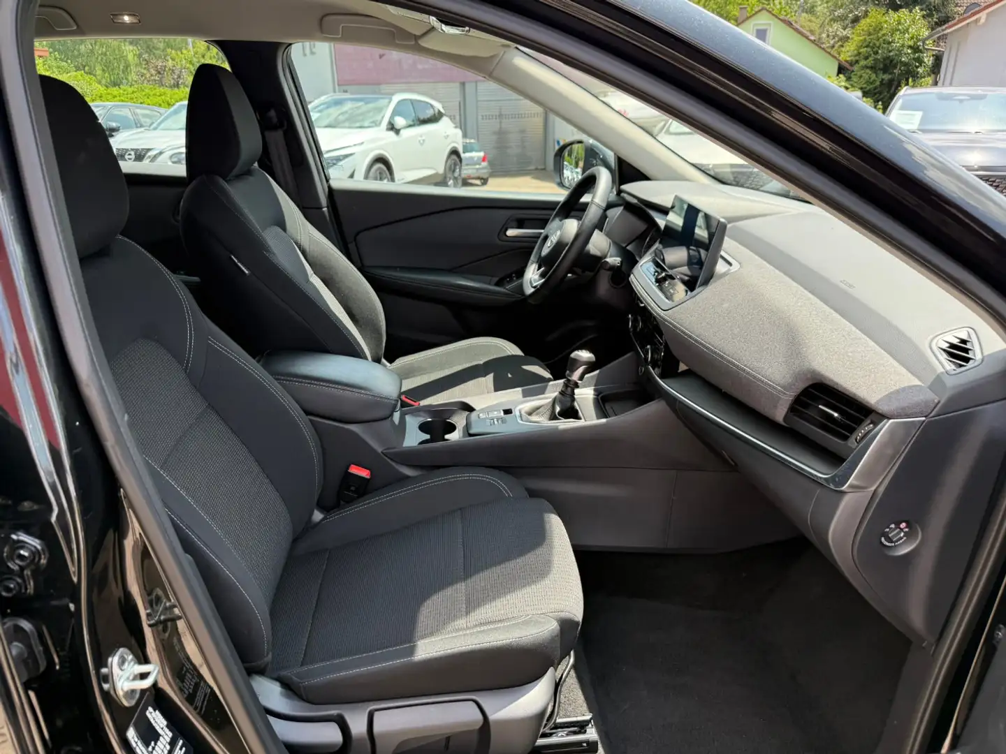 Nissan Qashqai 1.3 DIG-T MHEV Acenta Schwarz - 2