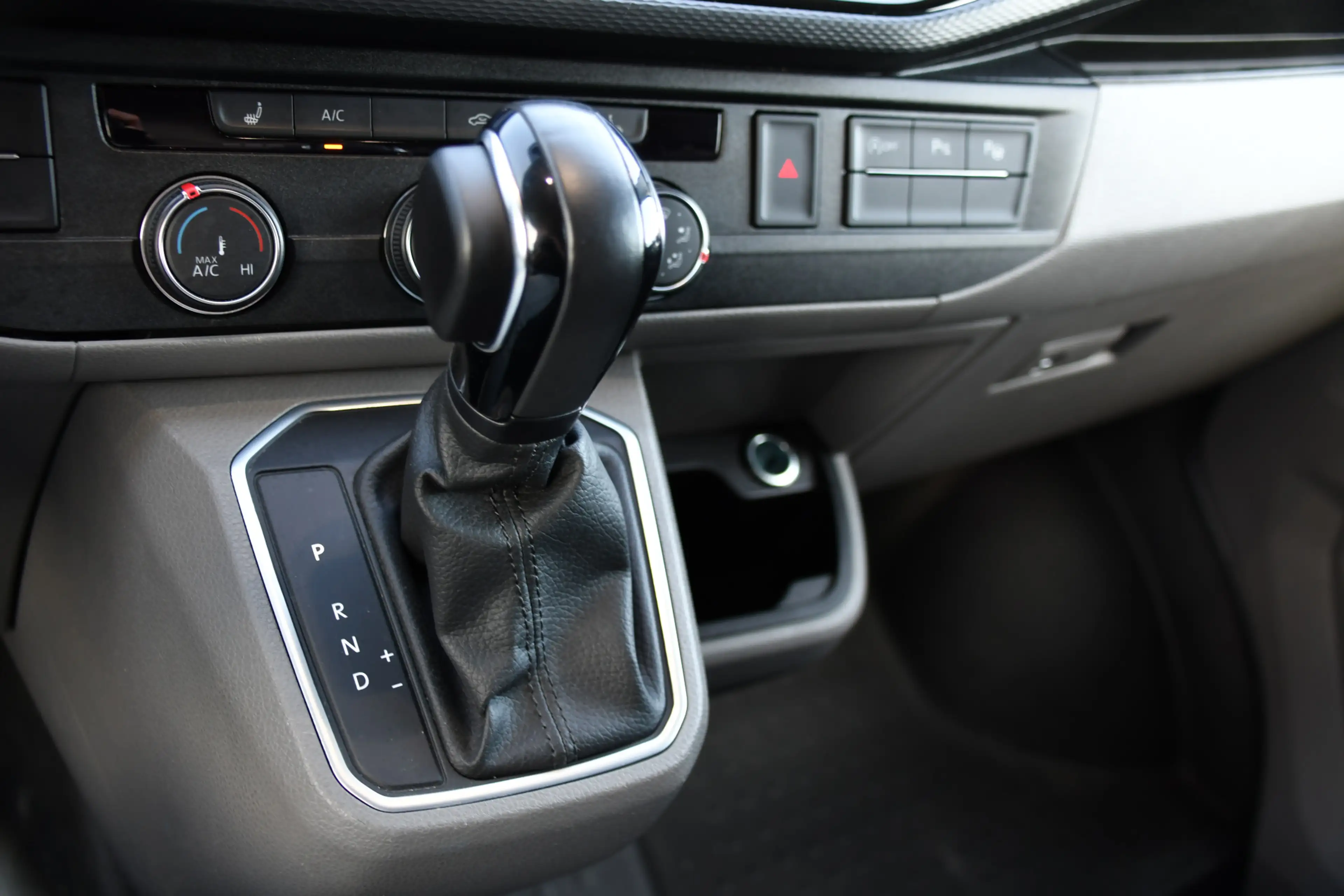 Volkswagen T6.1 Transporter 2.0 TDI L2H1 Bulli Virtual, Adaptieve Cruise, Came — photo 23