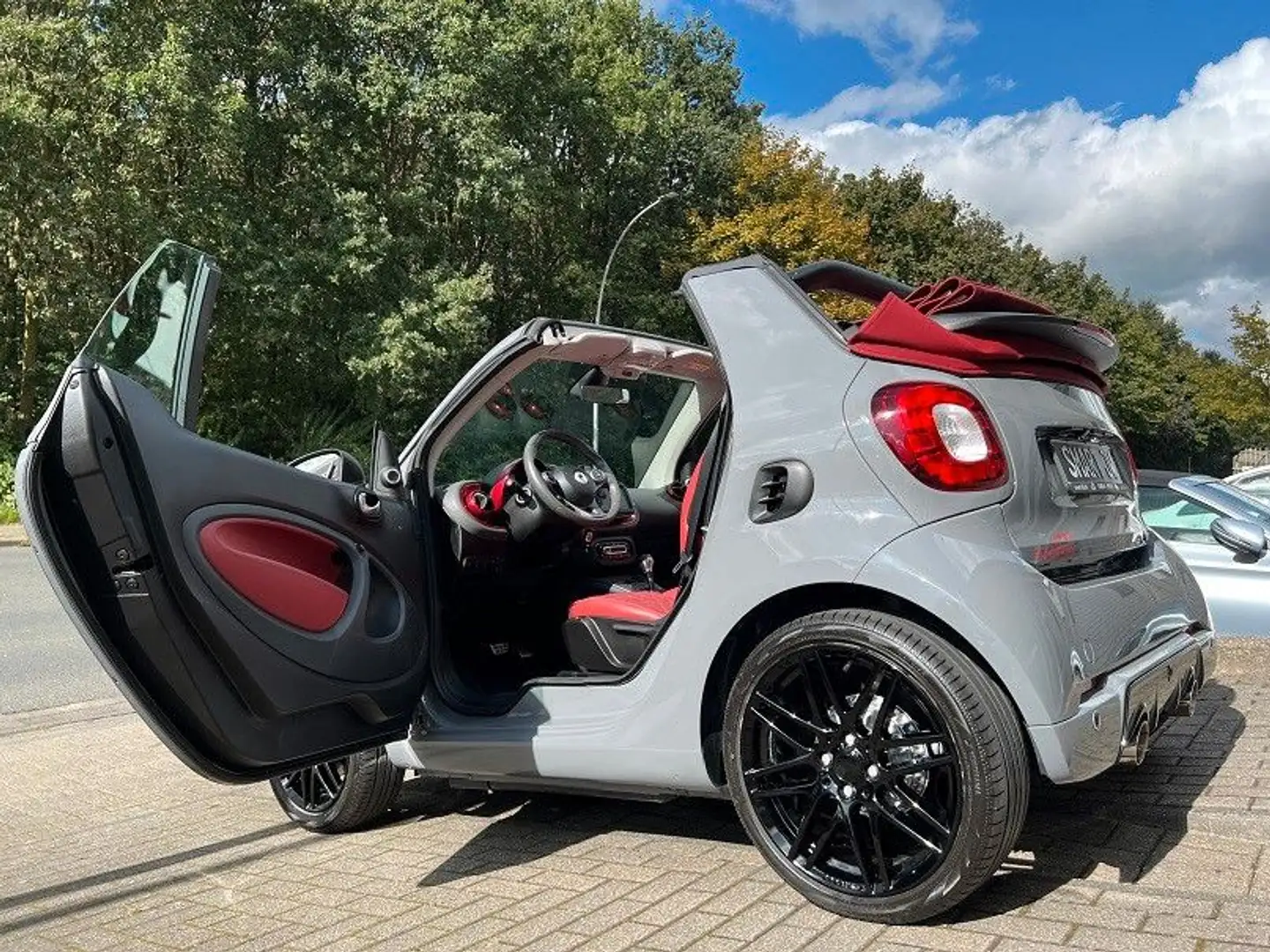 smart forTwo Cabrio BRABUS Tailor Made one of one Leder rot Grau - 1