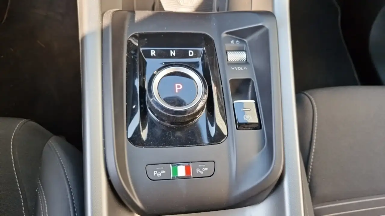 Alfa Romeo Tonale 2025 — фото 15