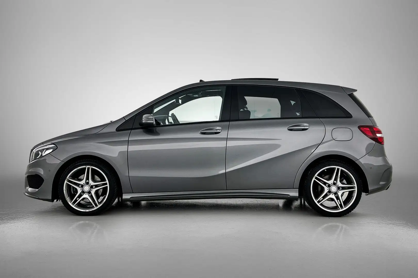 Mercedes-Benz B 220 B Automaat 4MATIC AMG Line | Ambition Pakket | Pan Grijs - 2